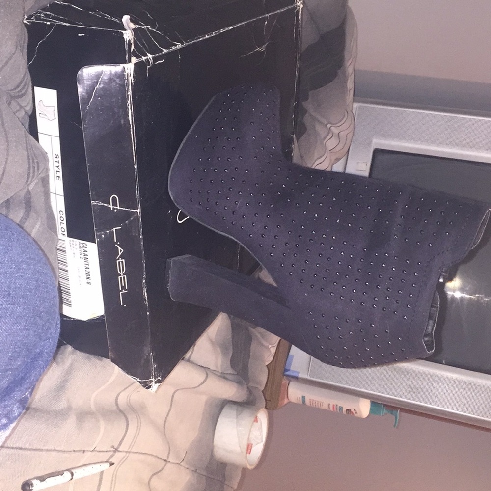 C Label booties